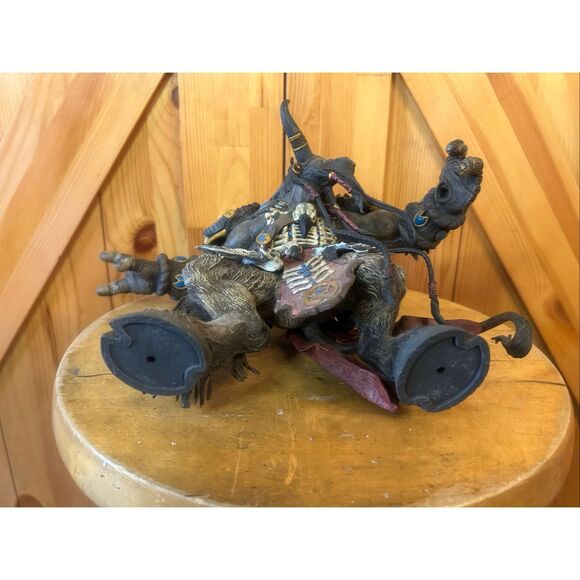 DC Unlimited Direct World Of Warcraft Korg Highmountain Tauren Hunter Blizzard ( - Picture 6 of 8